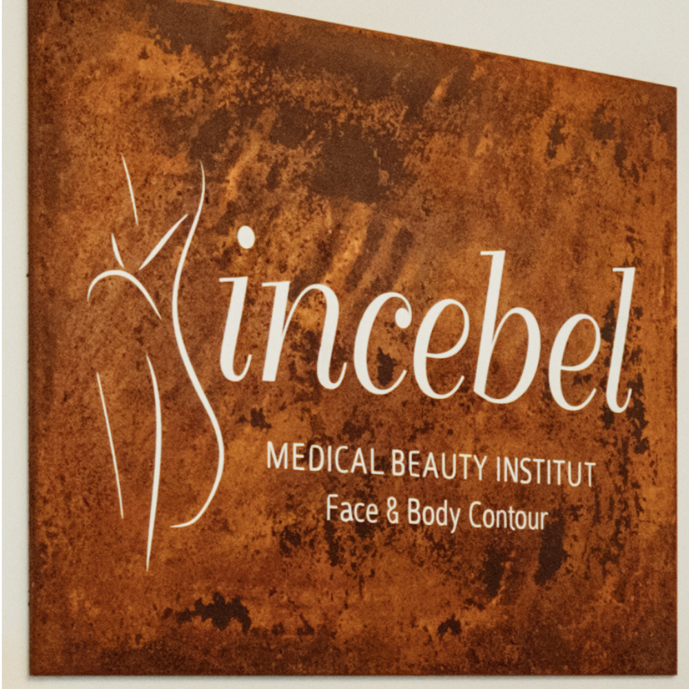 Incebel Kosmetikstudio Innsbruck Logo an der Wand | INCEBEL Medical Beauty Institut